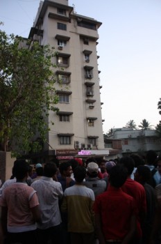 With no apparent organization, the crowds gather outside Khan's Mumbai apartment. With no apparent organization, the crowds gather outside Khan's Mumbai apartment.